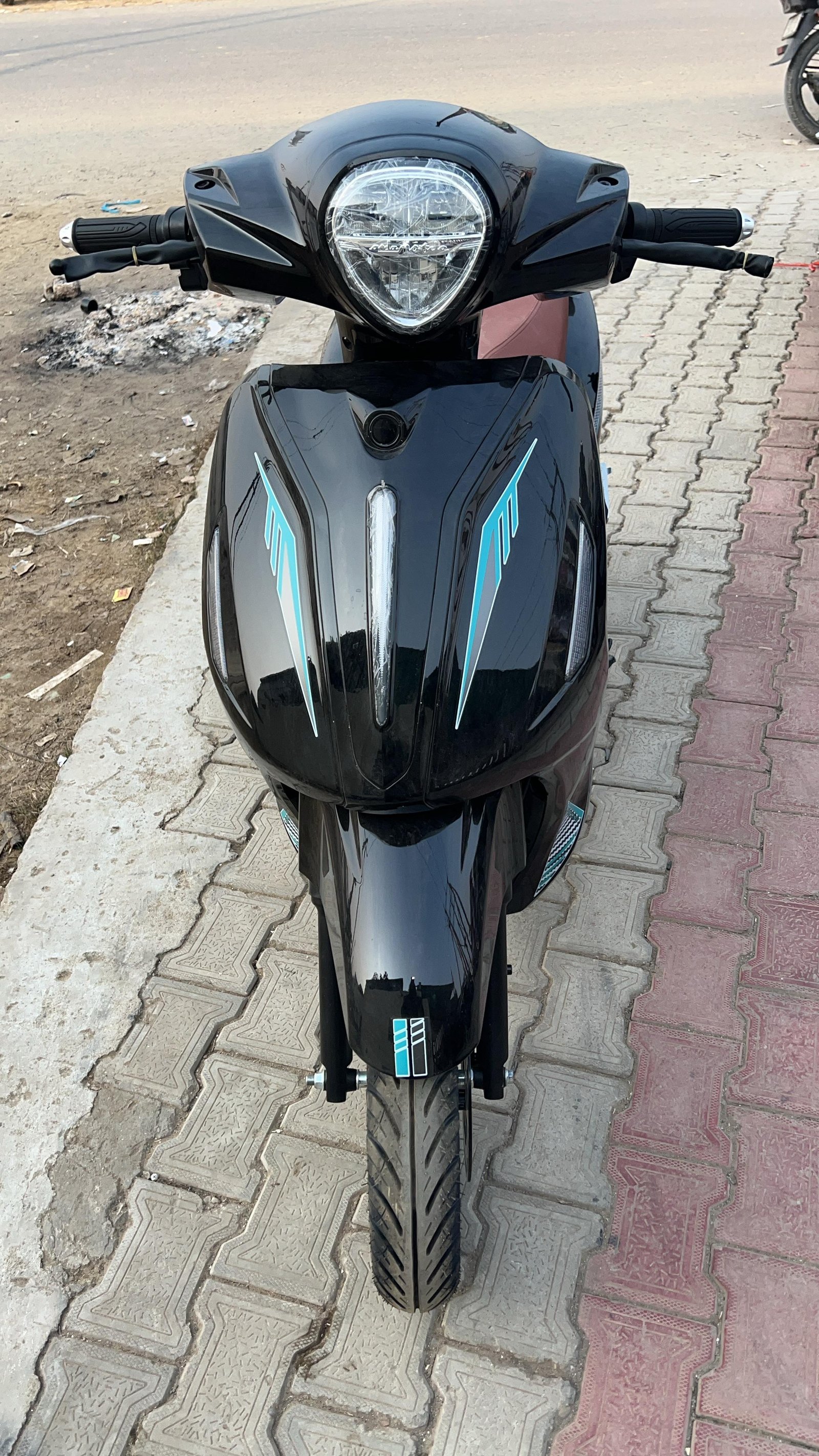 Electric scooter with premium accessories